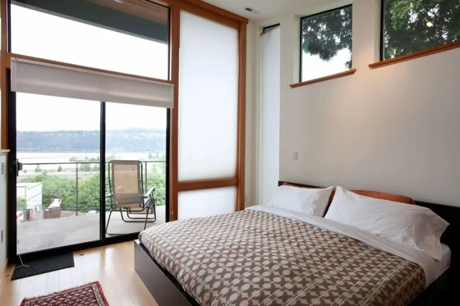 Bridge View Loft 3 Bedroom Condo by RedAwning