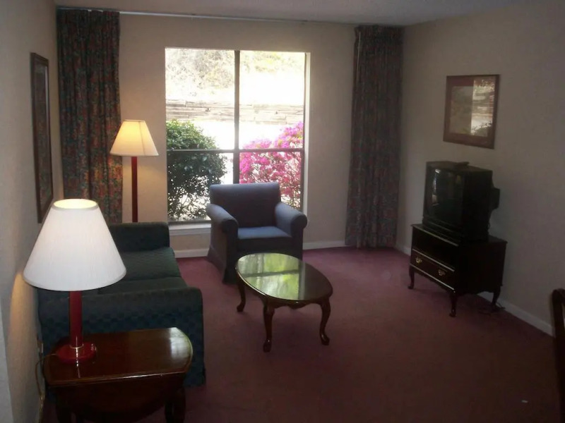 Rime Garden Inn & Suites