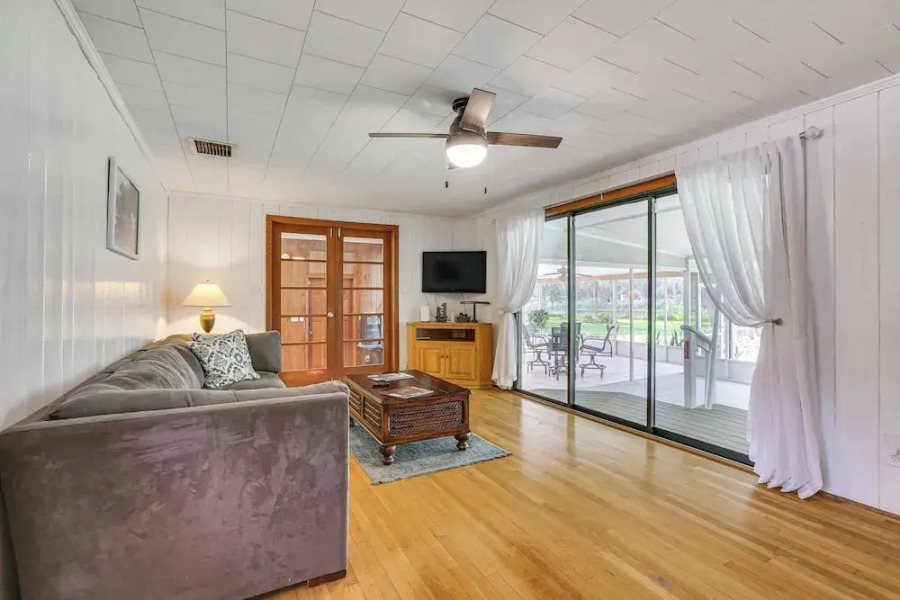 Boat Lift & Private Dock: Riverfront Labelle Gem