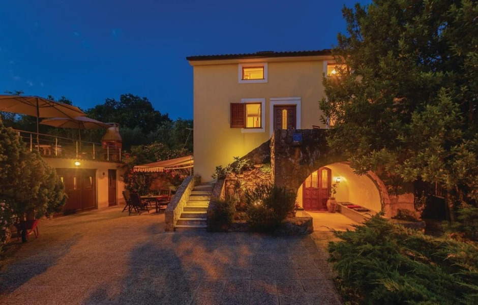 Amazing Home in Malinska With Wifi and 3 Bedrooms