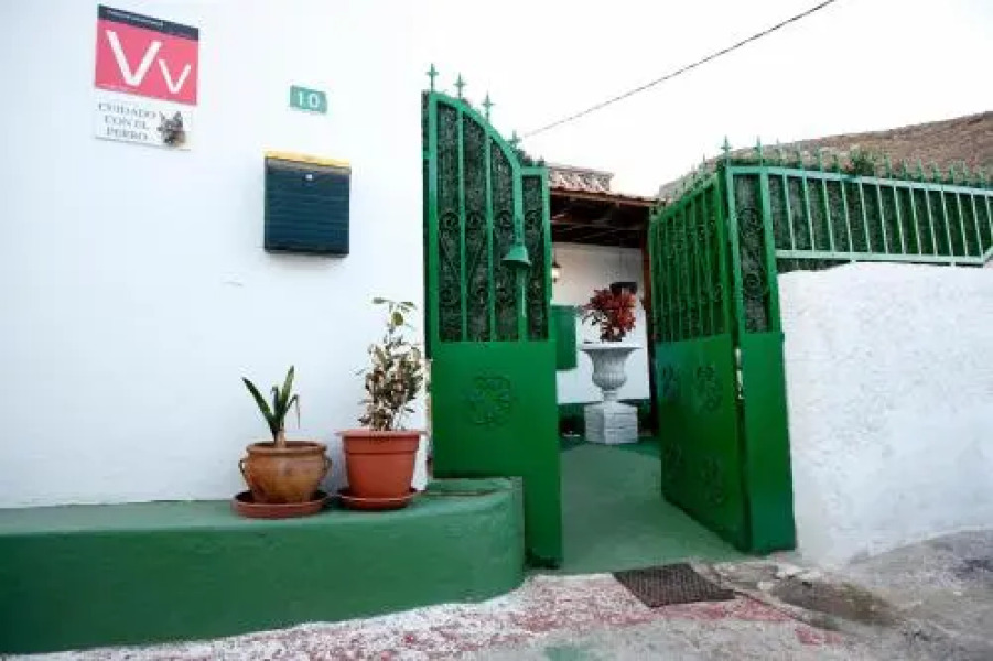 Candelaria's Mountain House (Pool & Sea Views)