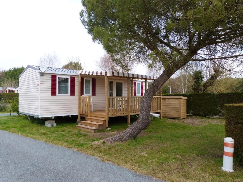 Bungalow With 3 Bedrooms in Les Mathes, With Pool Access and Furnished