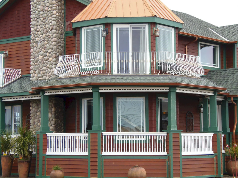 The Collins Inn and Seaside Cottages - Adults Only