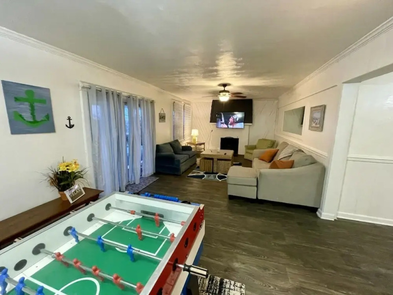 Roomy Beachfront Apartment, Deck, Game Room! 2 Bedroom Apts by RedAwning