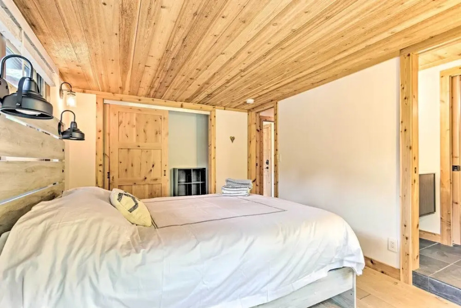 Custom Creekside Cabin in Blue Ridge Mountains