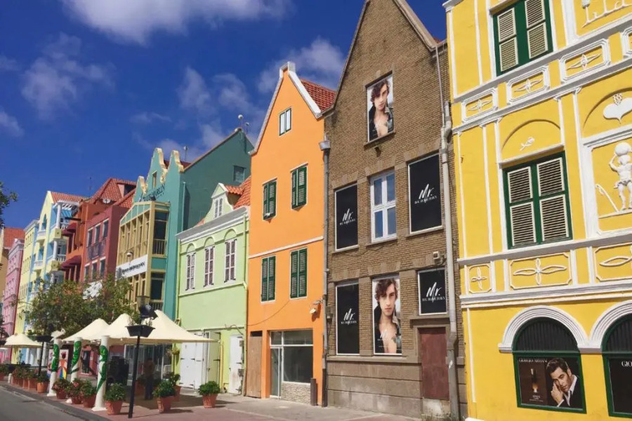 Tropical bungalow in Seru Coral Resort Curacao with beautiful gardens, privacy and large pool