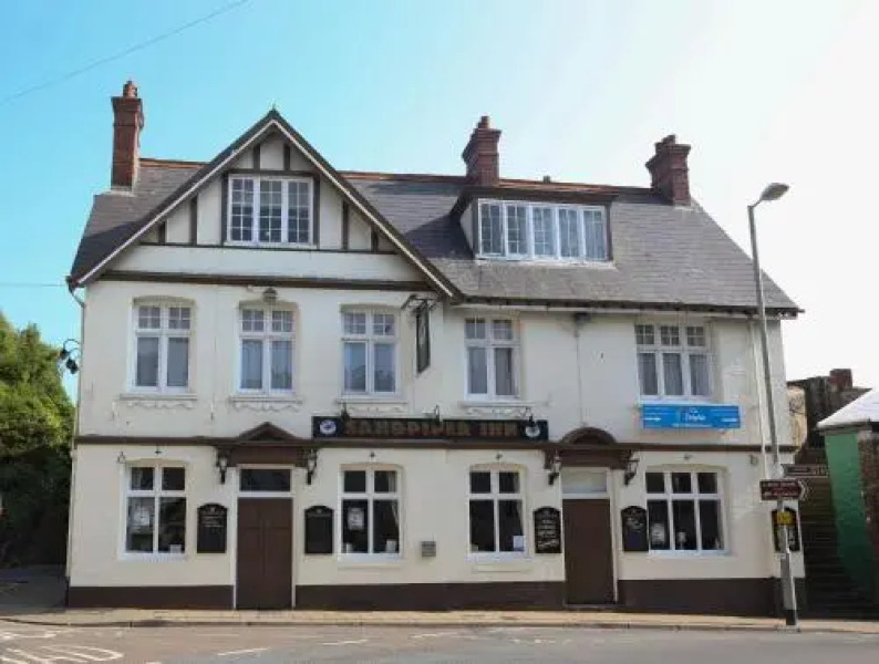 Sandpiper Inn B&B and Pub