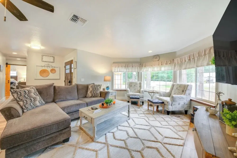 Charming Idaho Home w/ Hot Tub, Near Beaches!