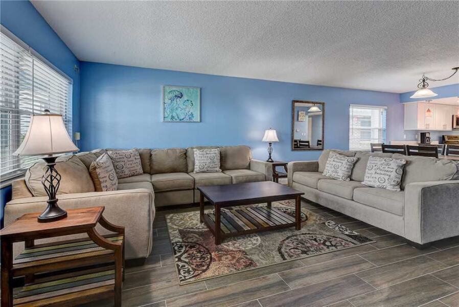 Island Retreat Lower A, Beach Front, 2 Bedrooms, Sleeps 6