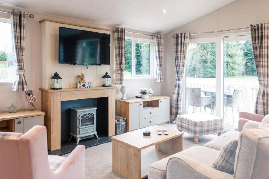 Lavender Lodge with Hot Tub