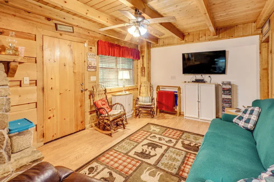 Cozy Tellico Plains Cabin w/ Large Mountain Creek!