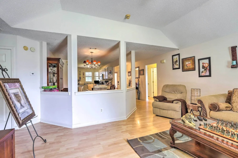 Charming Stockbridge Home: 23 Mi to Atlanta!