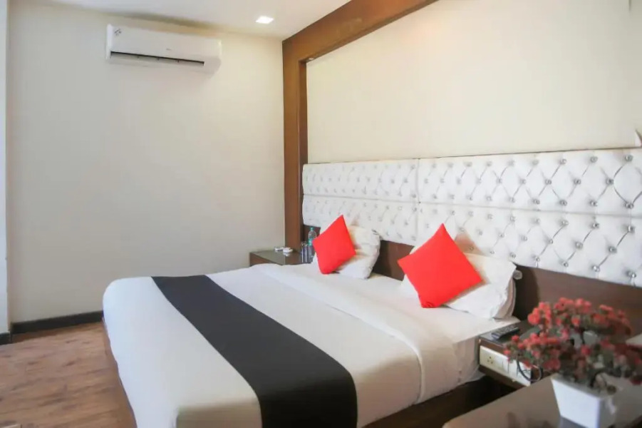 Hotel Parktel by OYO Rooms