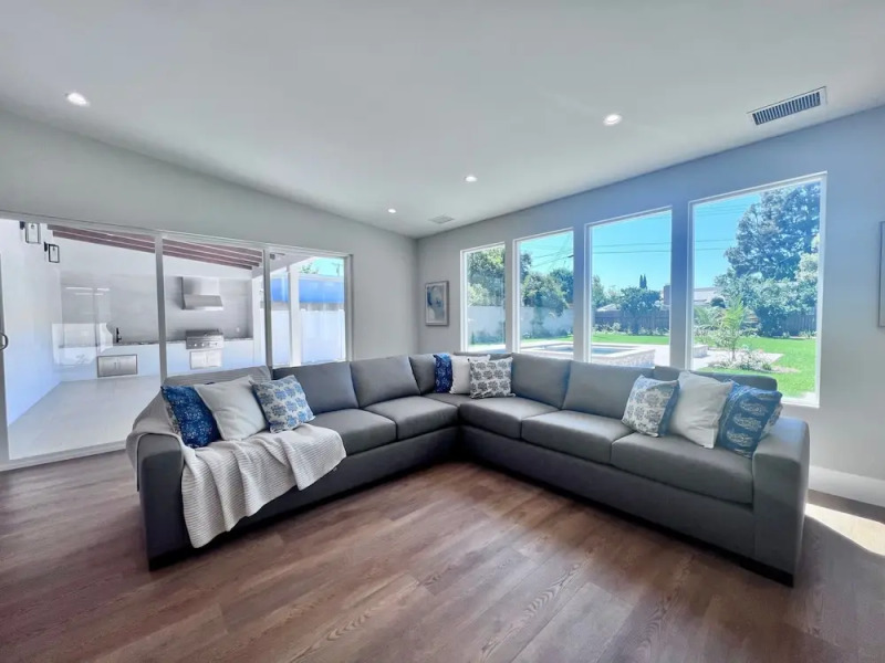 4 bedroom, 2 bathrooms