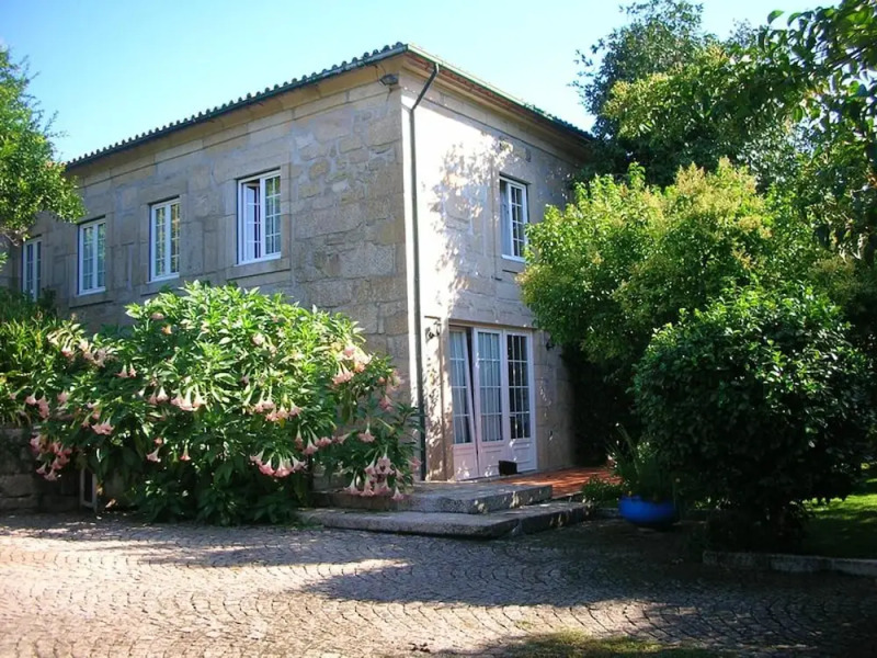 House With 2 Bedrooms in Pedraça, With Wonderful Mountain View, Shared Pool, Enclosed Garden Near the Beach