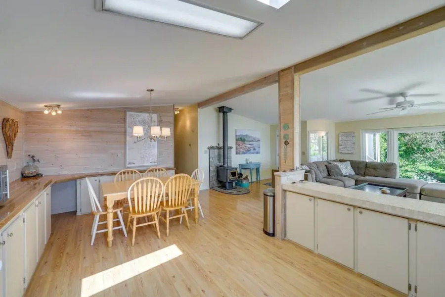 Cozy Langley Retreat: Water Views & Beach Access