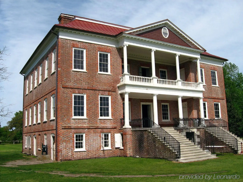 Best Western Airport Inn & Suites