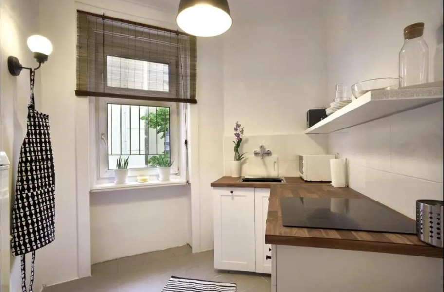 Operastreet Black & White