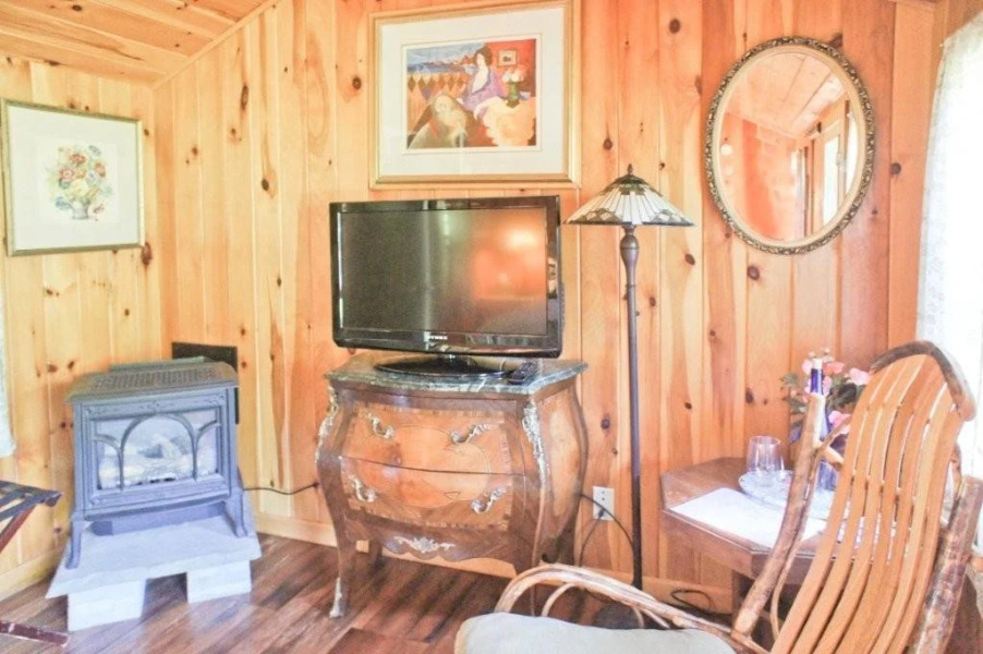 Enchanted Manor of Woodstock Bed and Breakfast