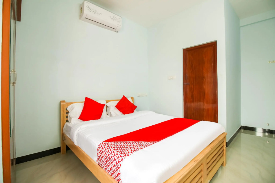 OYO 71549 Shri Sai Apartments