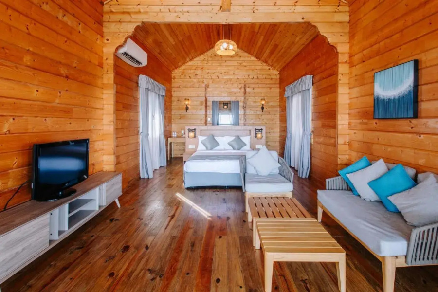 Mari Mari Backpackers Lodge, Mantanani Island