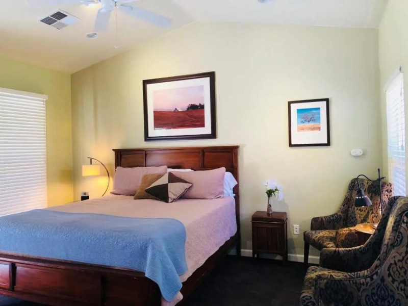 Queen's Inn By the River