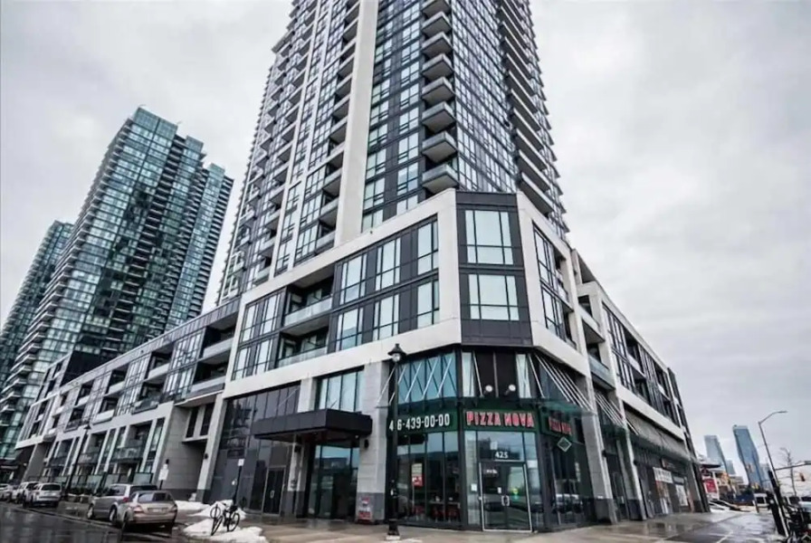 Deluxe Corner Suite - By Elite Suites