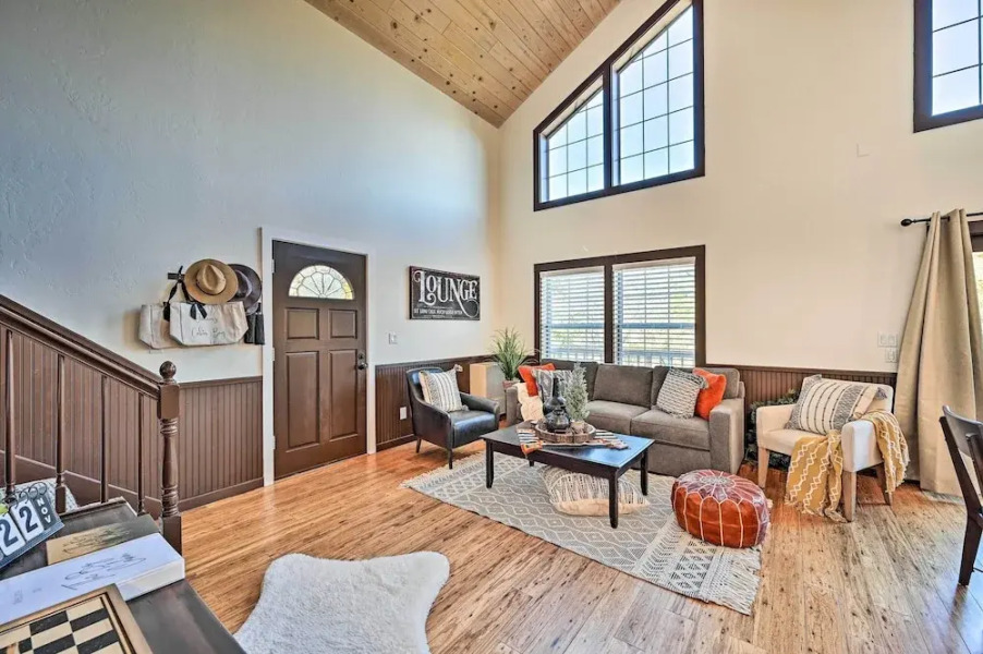 Inviting Julian Home w/ Scenic View & Hot Tub