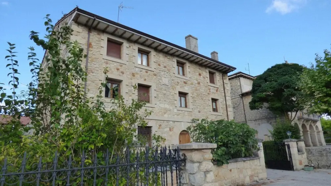 House With 4 Bedrooms in Nofuentes, With Wonderful Mountain View and Wifi - 45 km From the Slopes