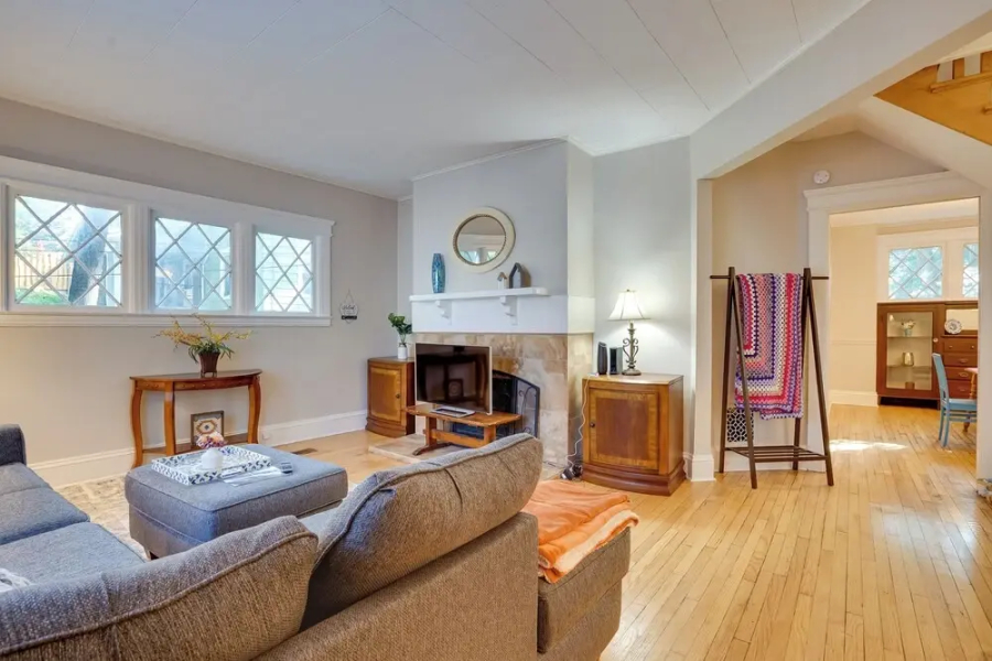 Walk to Syracuse Campus: Family-friendly Home!