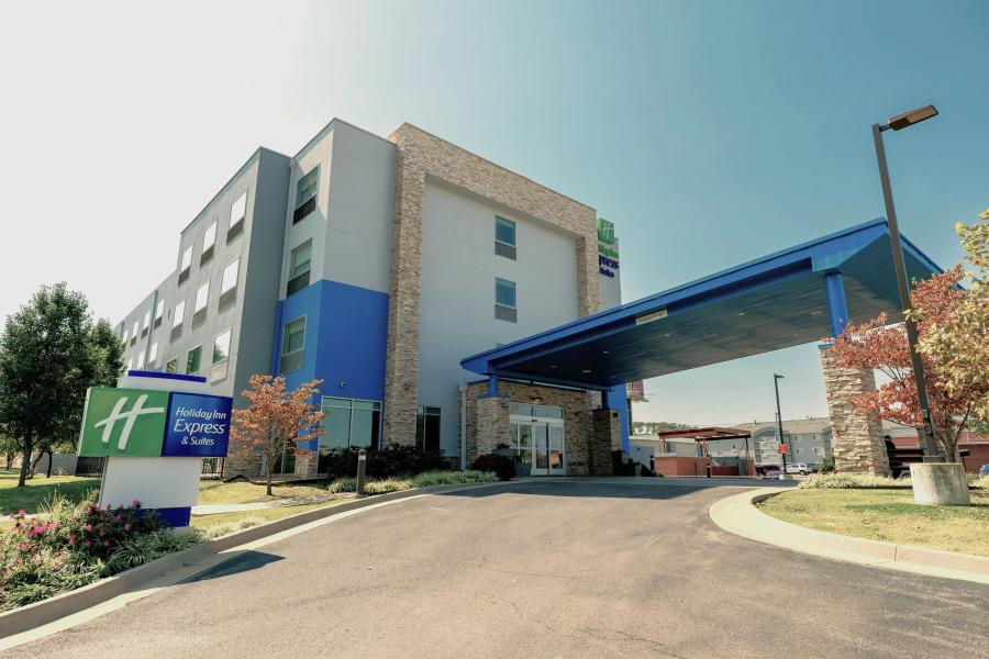 Holiday Inn Exp Stes Tahlequah by IHG