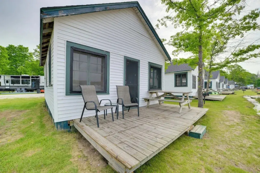 Sandy Beach & Sunset Views: Cedarville Cabin!