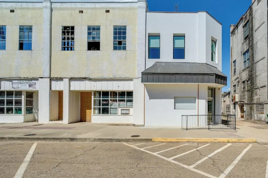 Upscale Texarkana Townhome, Walk to Downtown!