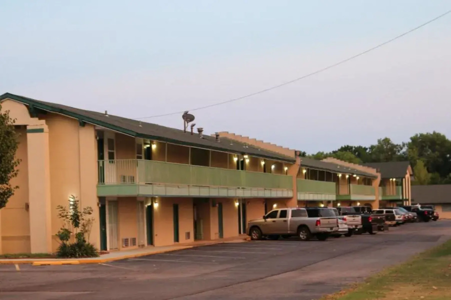Canterbury Inn & Suites