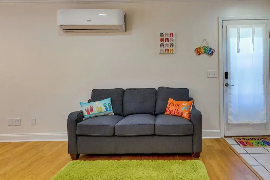 Gulf Breeze Vacation Rental for 2 w/ Pool Access!