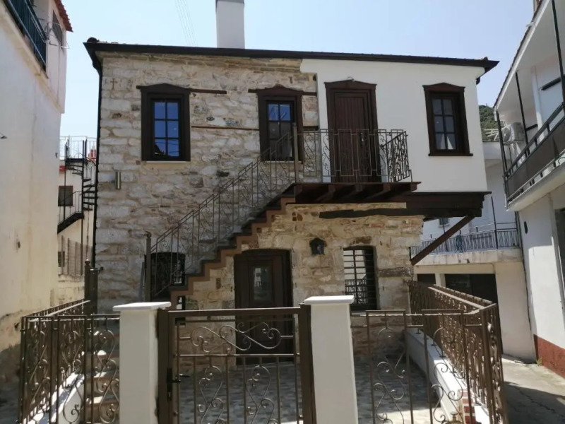 Mama's Home, Kallirachi Village