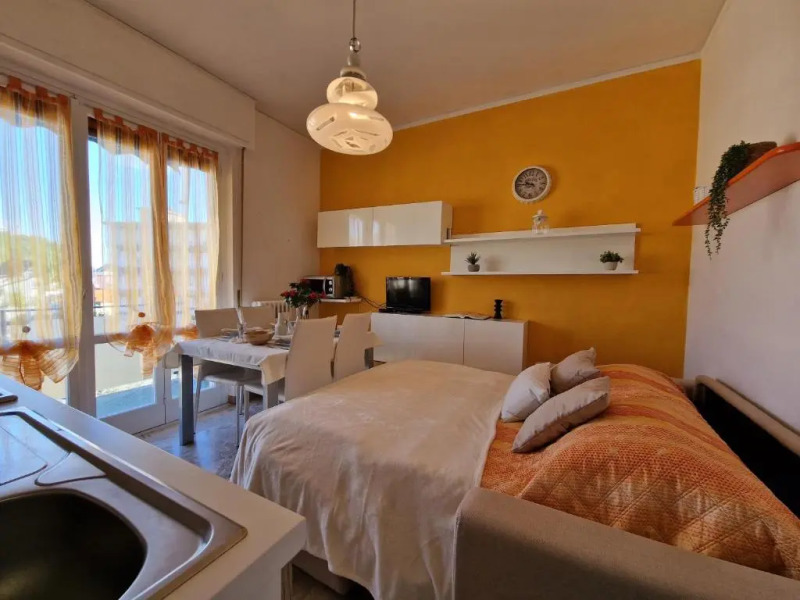 2 Locali - 100 metri dal Mare - Free Parking