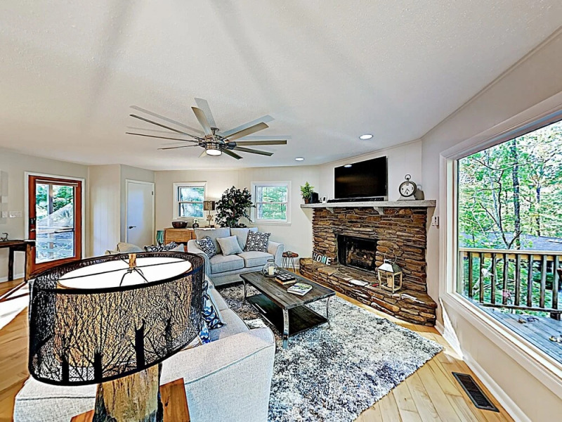 New Listing! The Chocolate W/ Kayaks 2 Bedroom Home