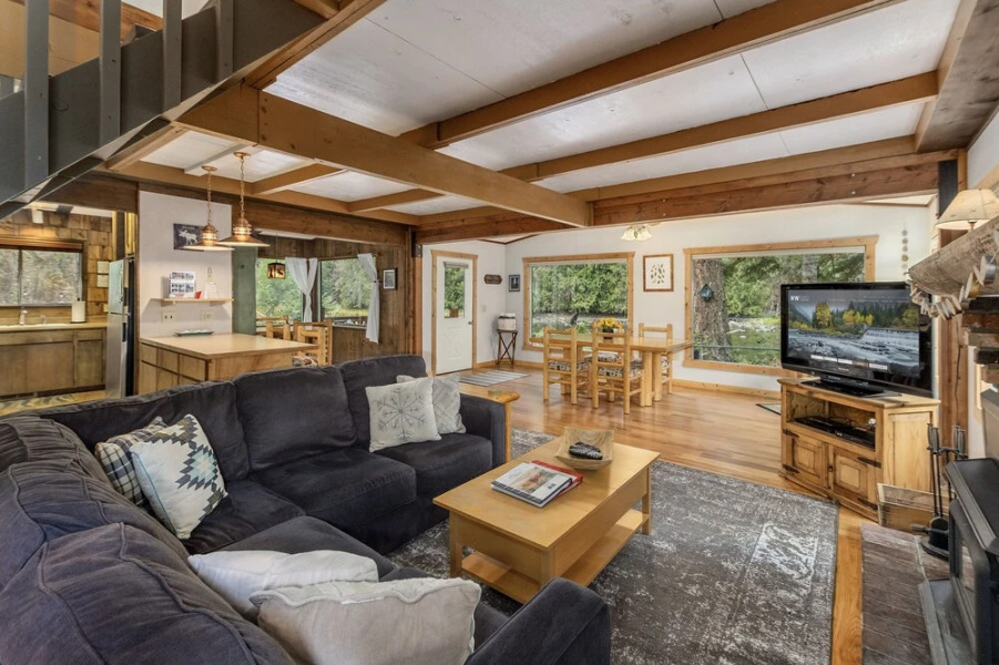 Rivers Edge 2 Bedroom Home by NW Comfy Cabins by RedAwning