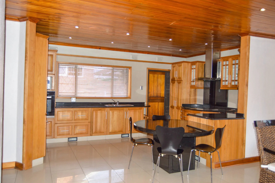 Emangunini Guest house