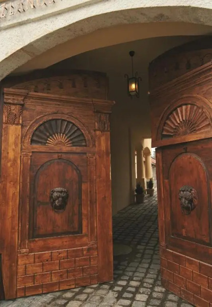 Oroszlános Borvendéglő és Borhotel