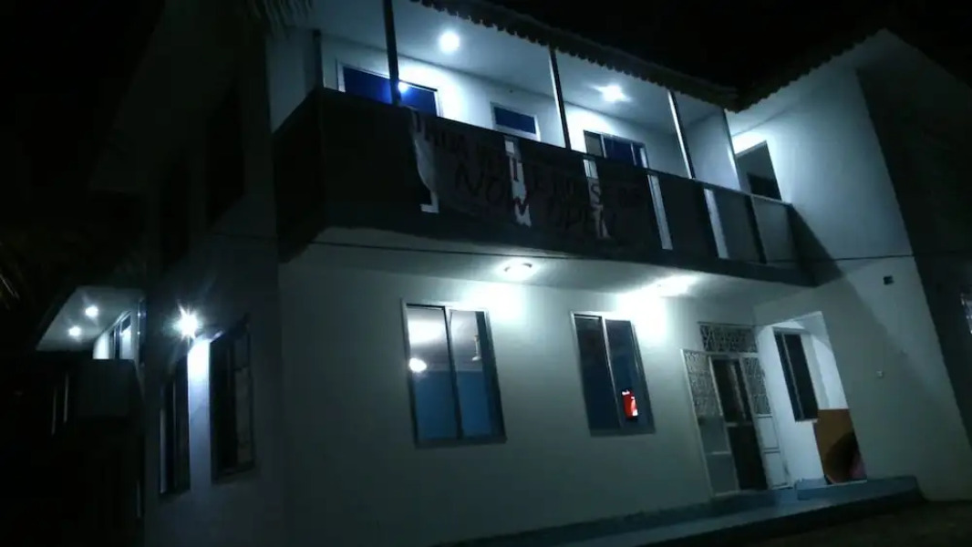 Uroa White House Inn