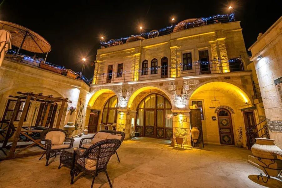 Capp Royal Cave Hotel