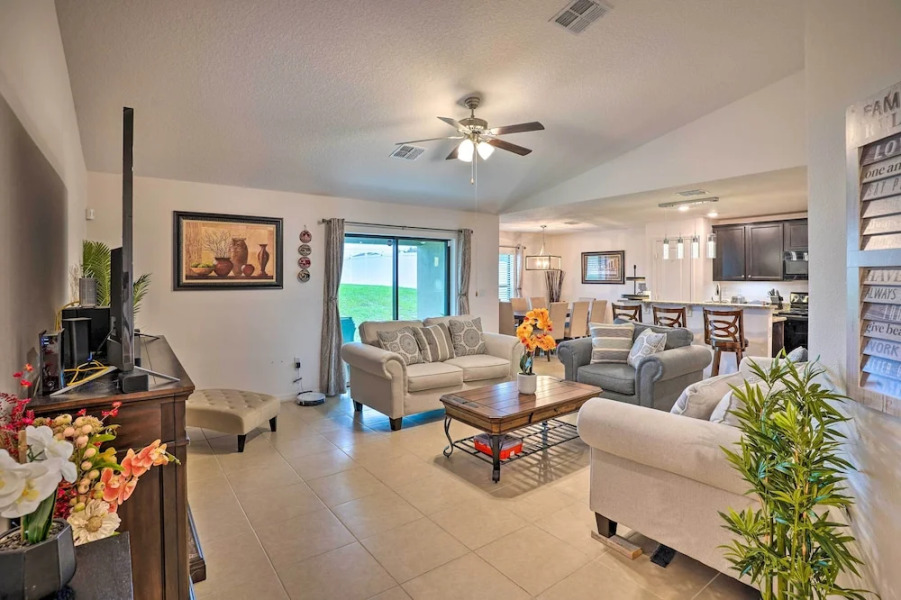 Charming Poinciana House w/ Patio: 30 Mi to Disney