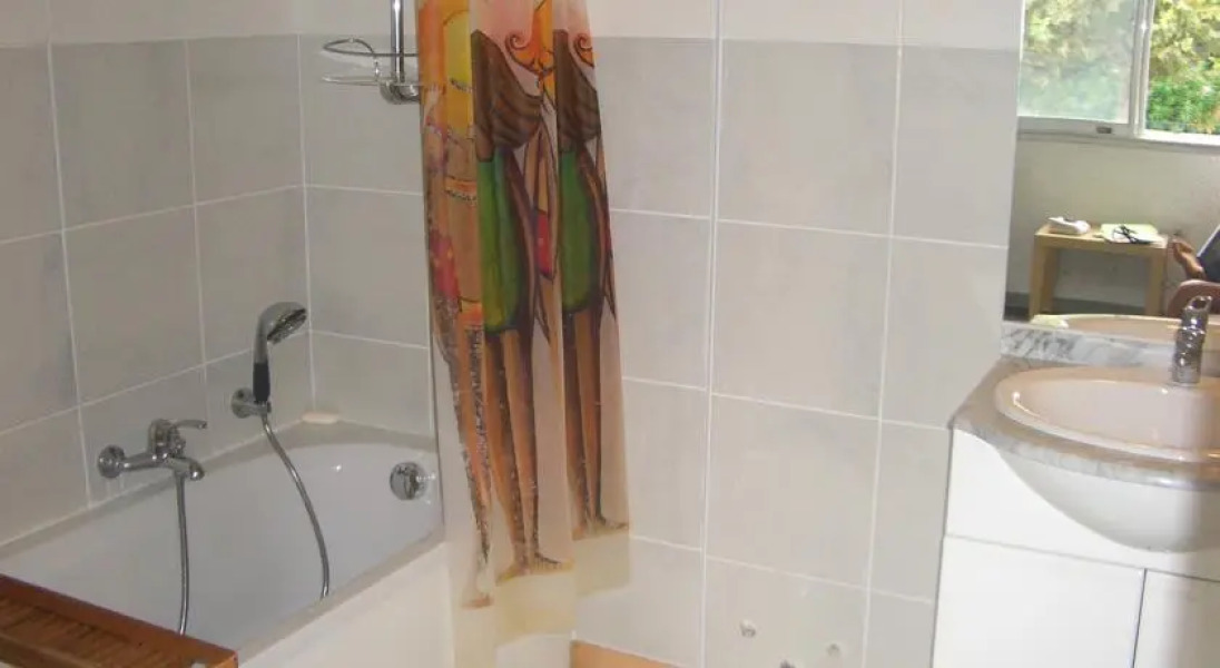 Beau type 2 proche centre ville et plages