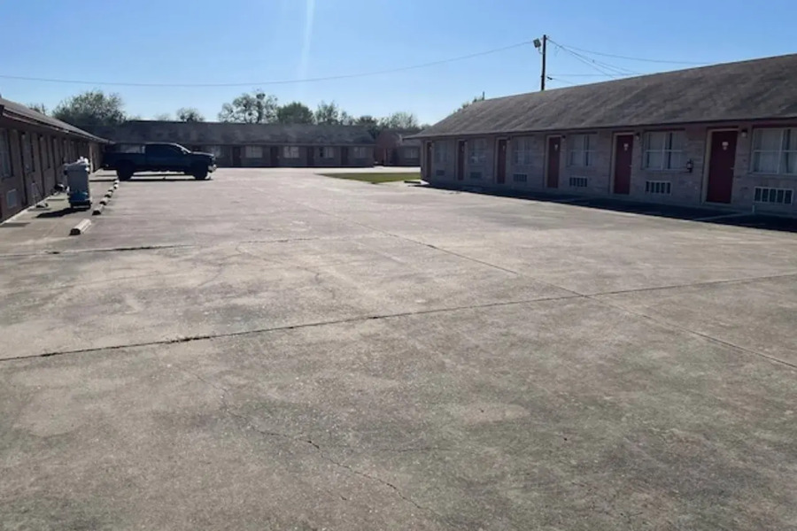 Lakeside Inn & Suites by OYO Mathis I 37