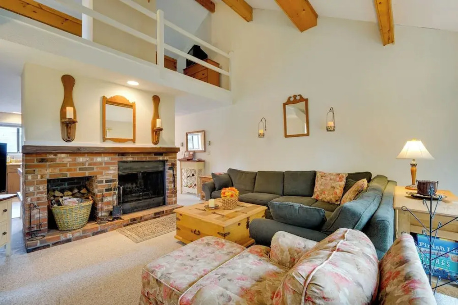 Dover Condo w/ Grill & Balcony: 3 Mi to Mt Snow!