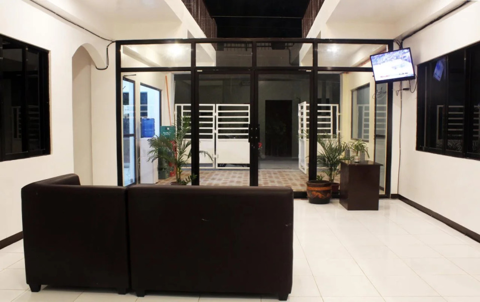 Luna Oslob Travellers Inn