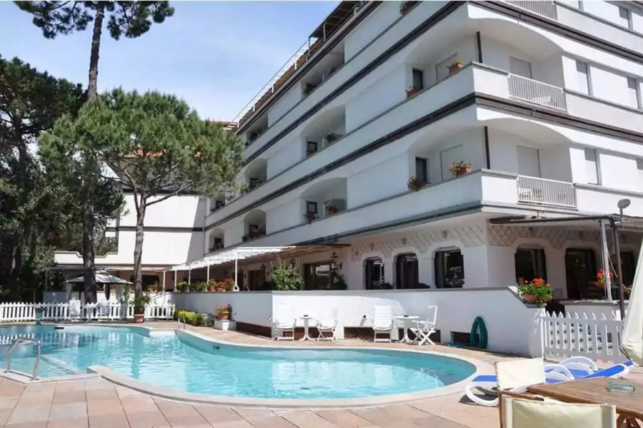 St. Mauritius Hotel