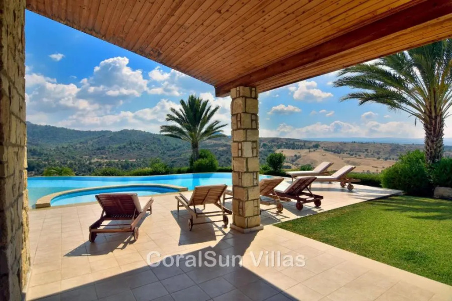 Amazing Luxury Villa, In Paphos, Extremely Large Pool. Jacuzzi, Gym, Games Room